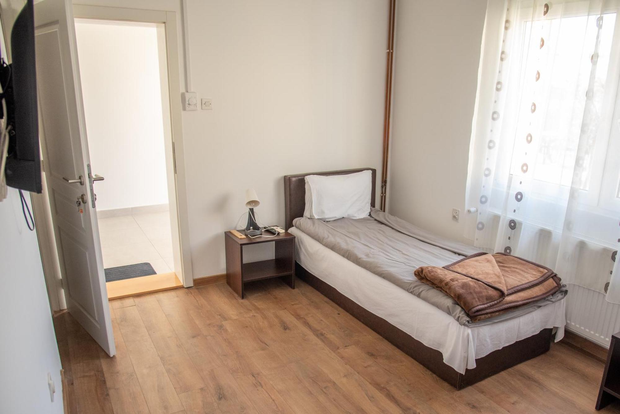 Apartments Kuca Aleksic II Nis Bagian luar foto