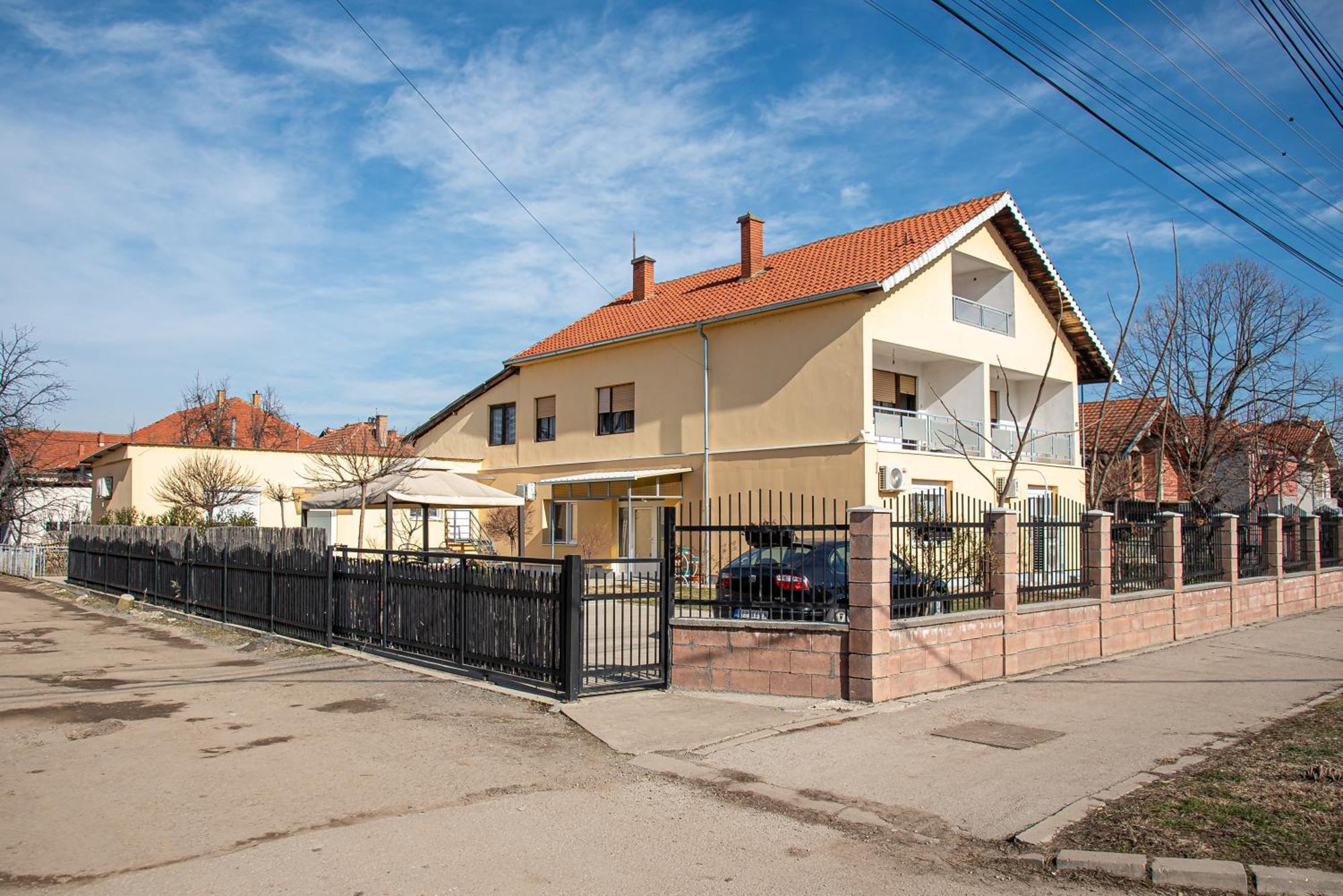 Apartments Kuca Aleksic II Nis Bagian luar foto