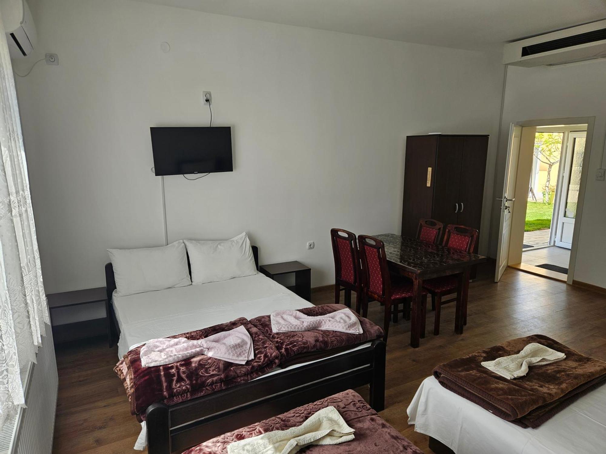 Apartments Kuca Aleksic II Nis Bagian luar foto