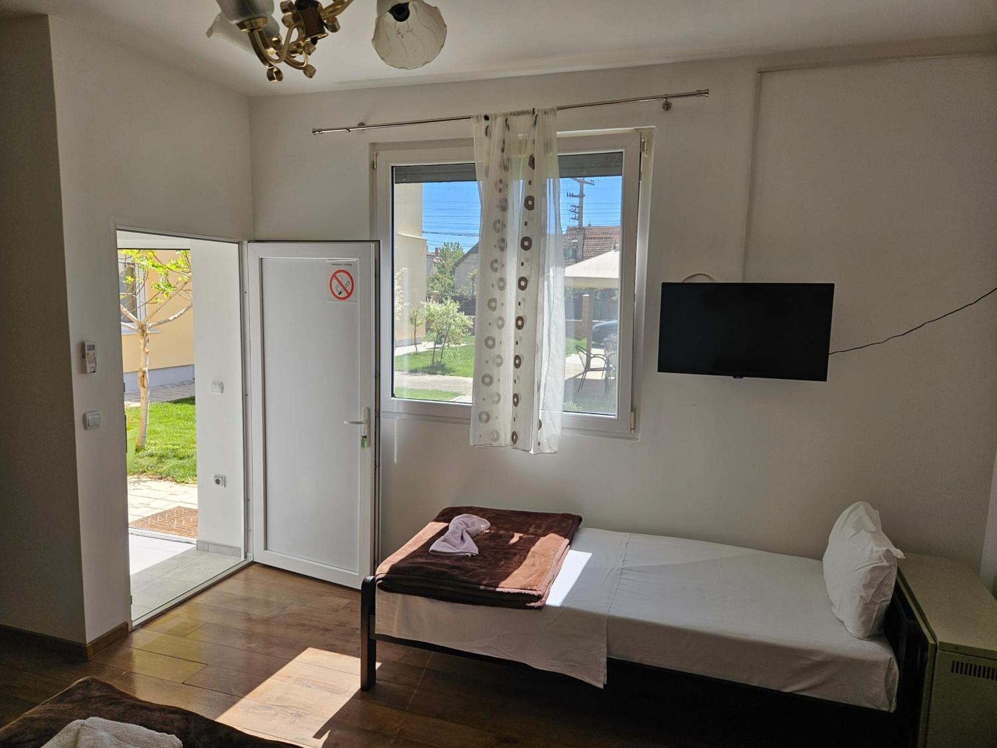 Apartments Kuca Aleksic II Nis Bagian luar foto