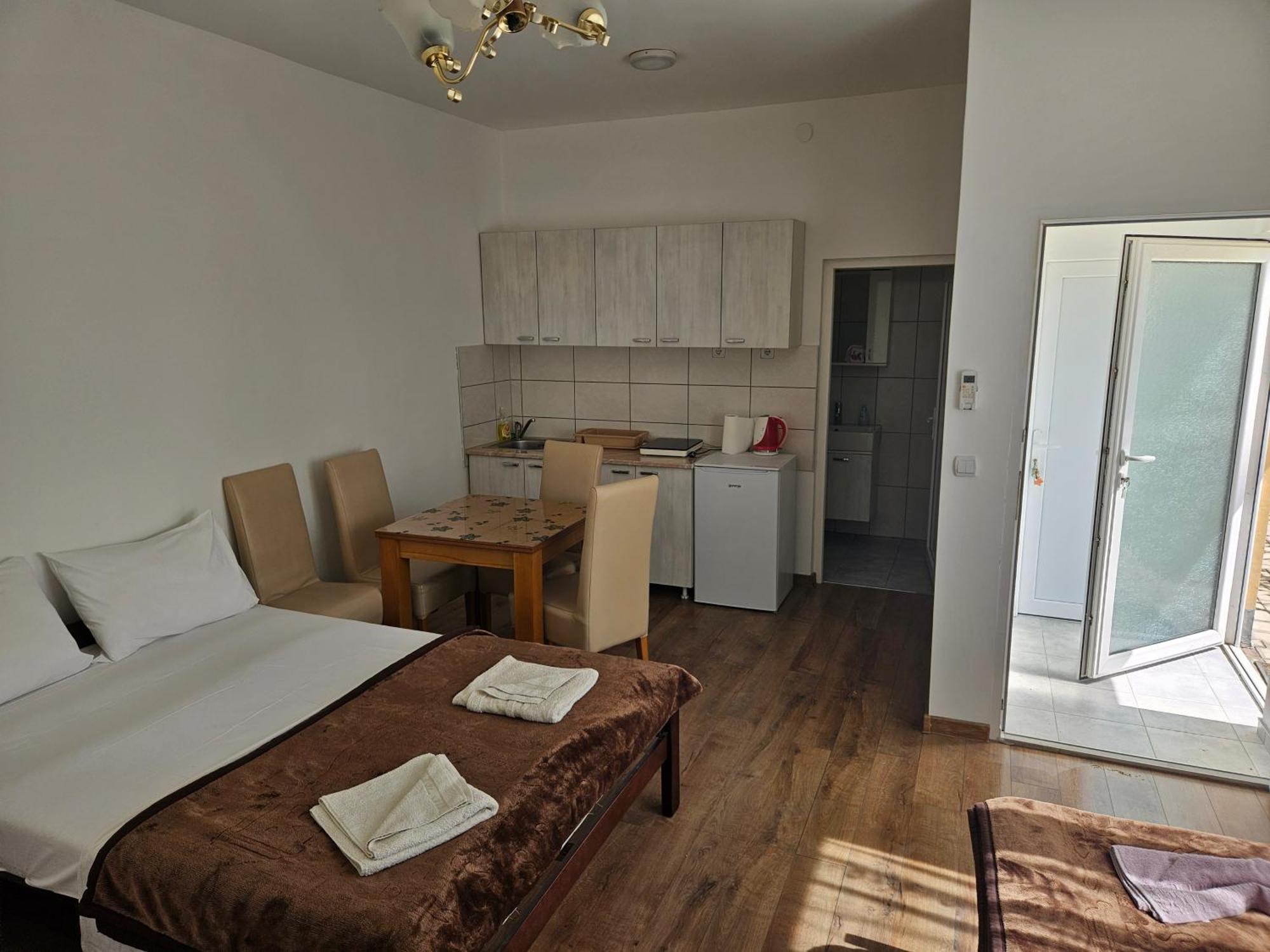 Apartments Kuca Aleksic II Nis Bagian luar foto