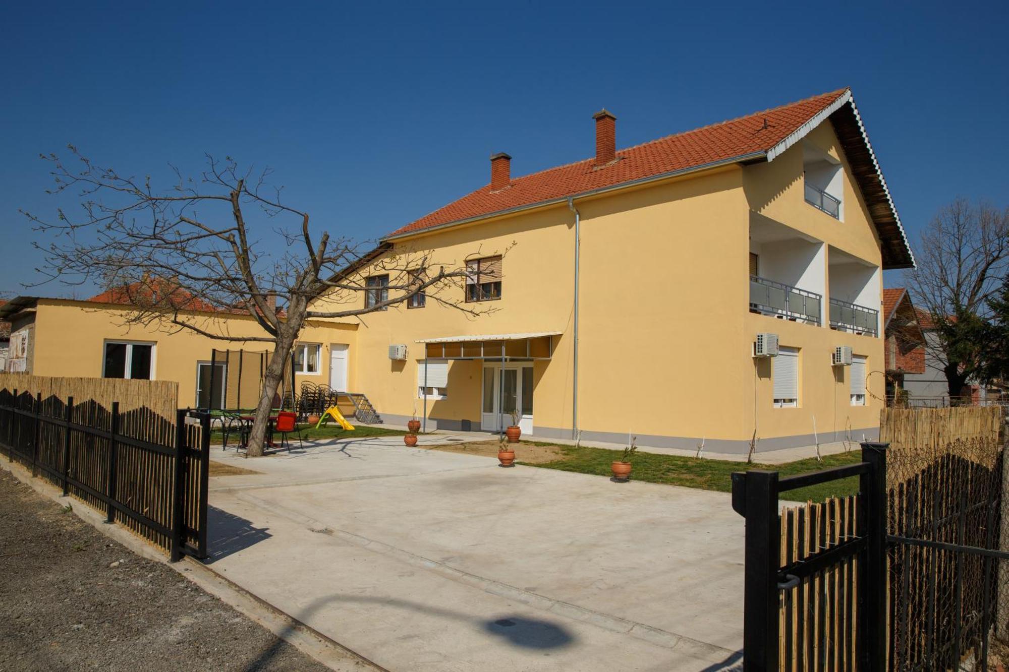 Apartments Kuca Aleksic II Nis Bagian luar foto