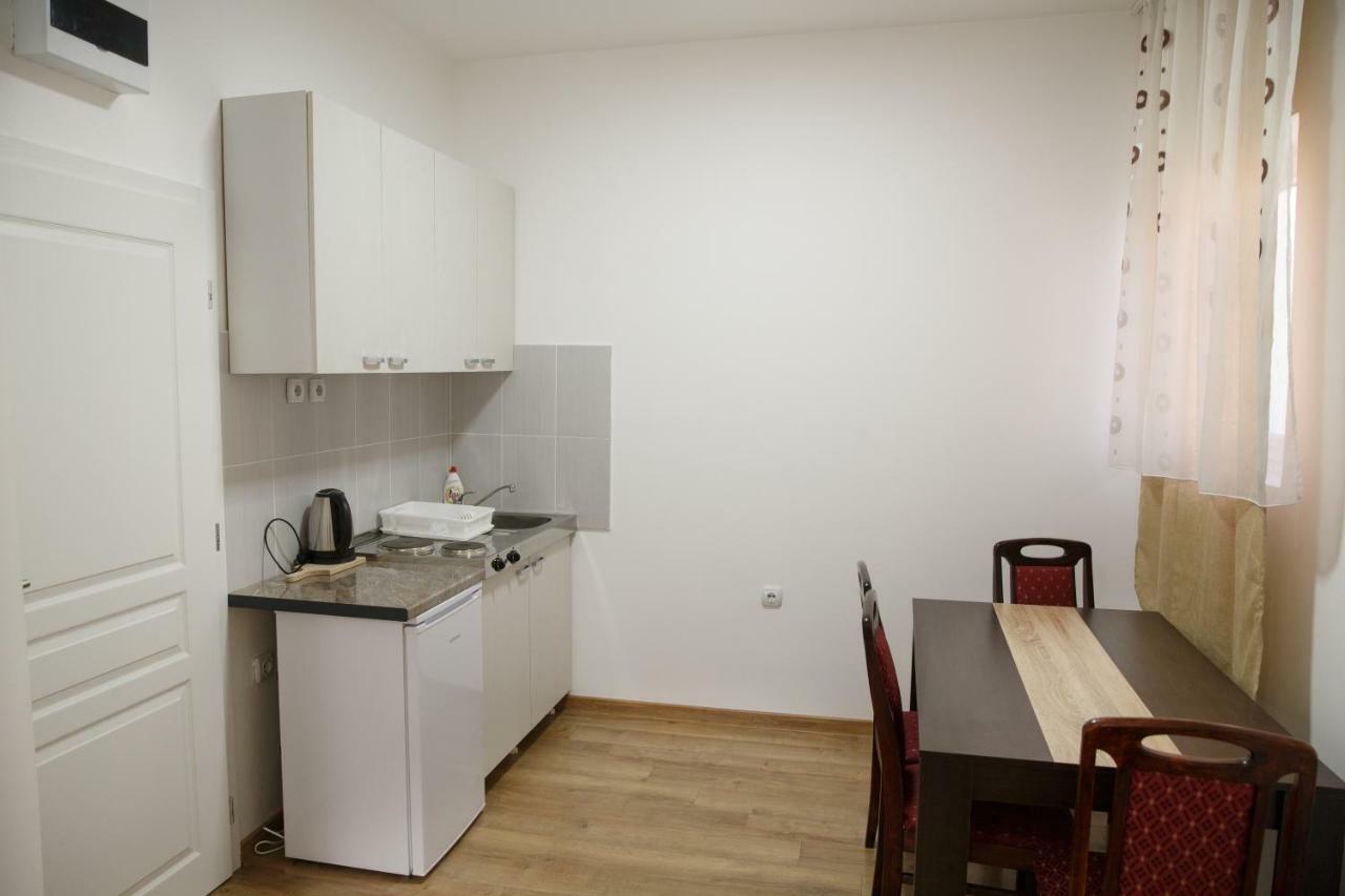 Apartments Kuca Aleksic II Nis Bagian luar foto