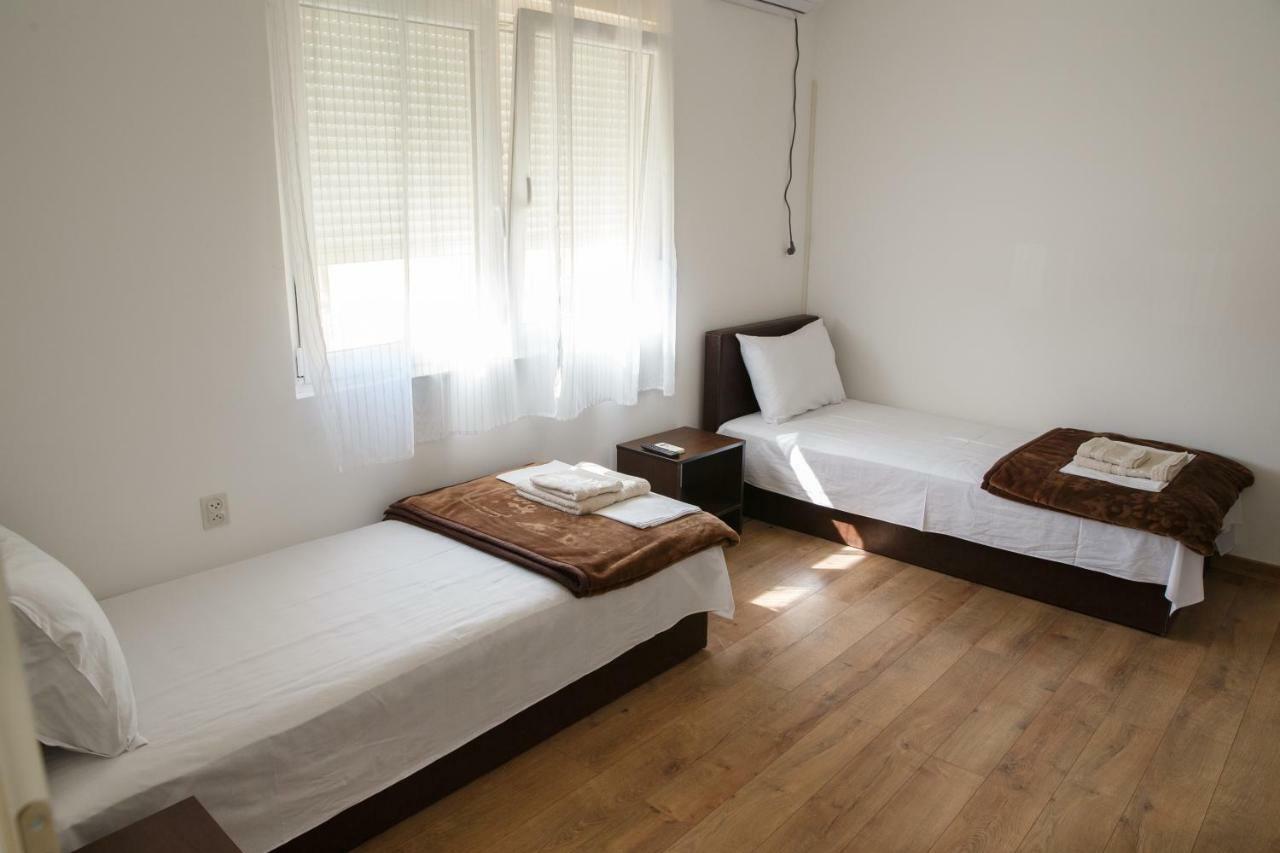 Apartments Kuca Aleksic II Nis Bagian luar foto