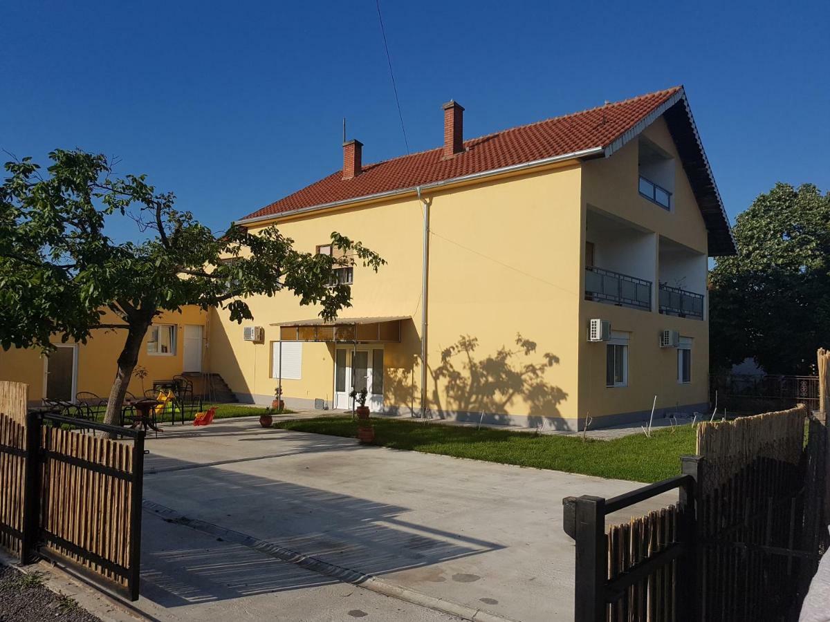 Apartments Kuca Aleksic II Nis Bagian luar foto
