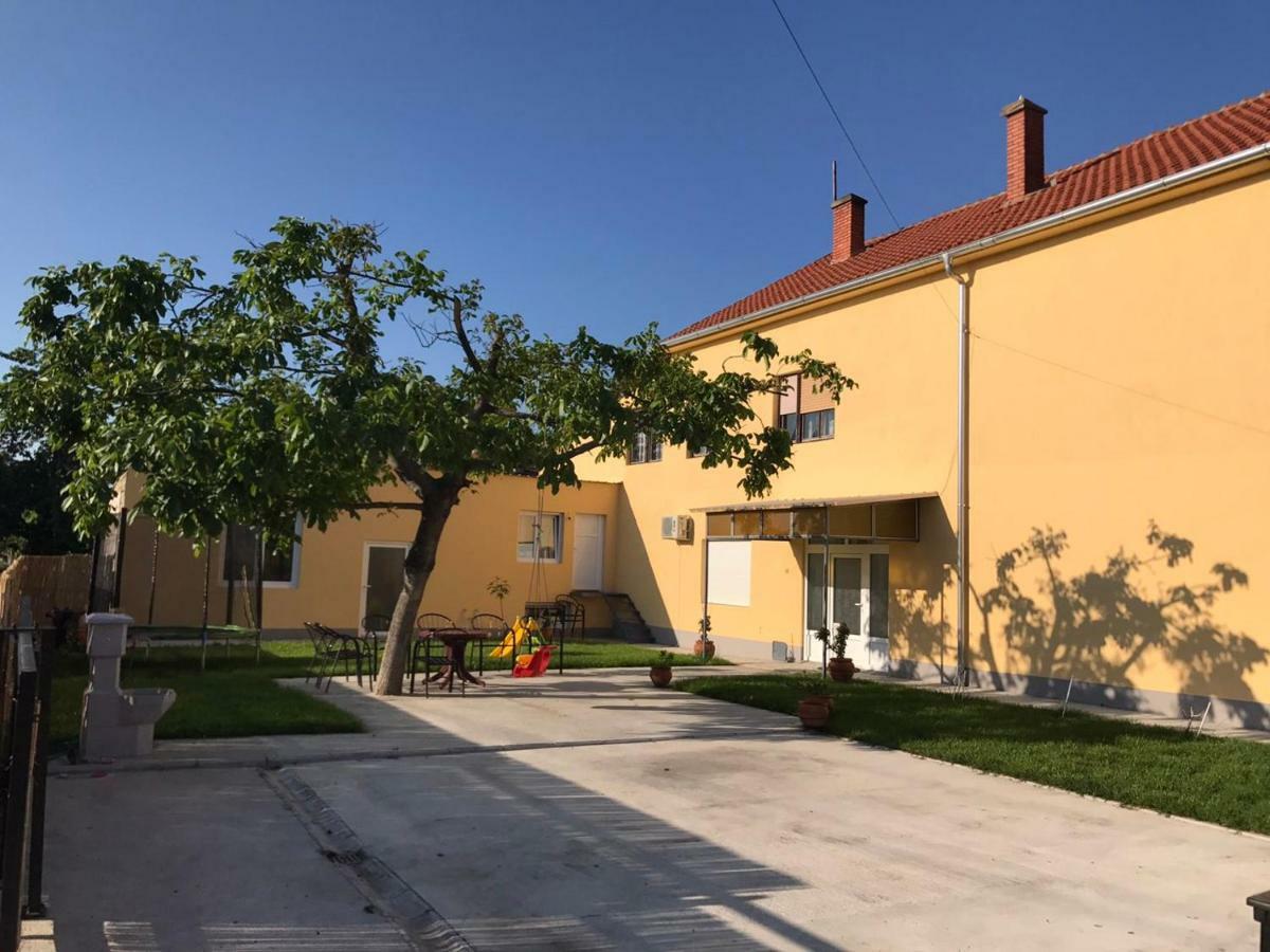 Apartments Kuca Aleksic II Nis Bagian luar foto